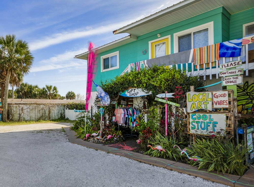 things to do in Flagler Beach, photo of a art shop in Flagler Beach with colorful exterior 